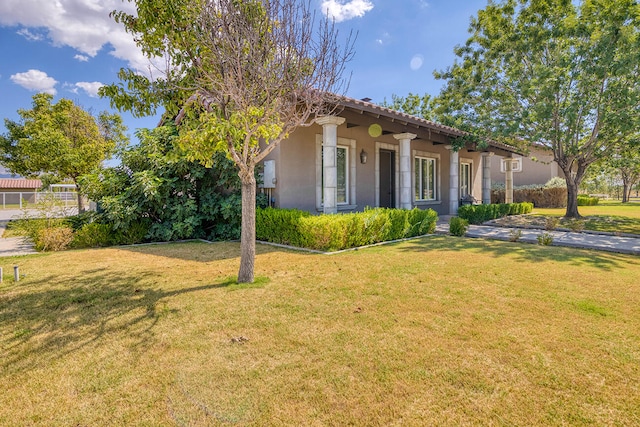 view of front of home with a front lawn