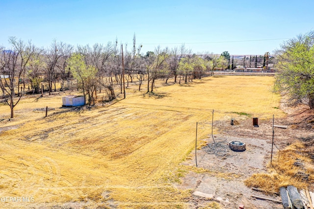 view of yard featuring a rural view