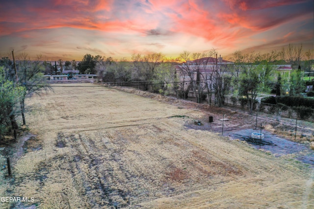 view of yard at dusk