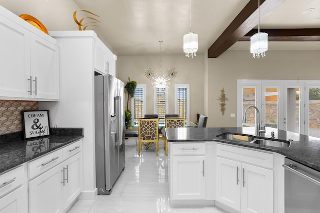 kitchen featuring an inviting chandelier, appliances with stainless steel finishes, sink, and pendant lighting