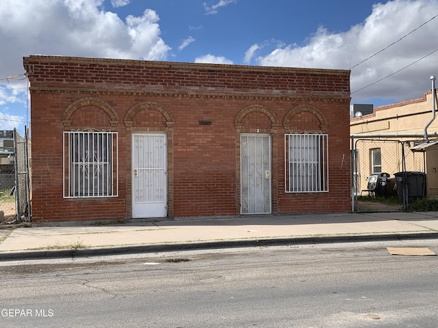 211 Stevens, El Paso, TX 79905 - photo 1