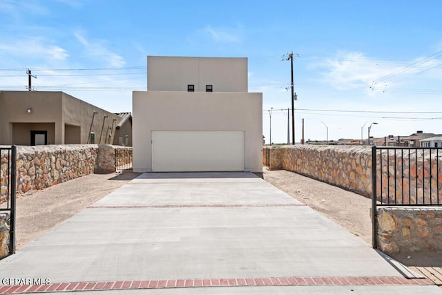 view of front facade featuring a garage