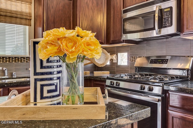 kitchen featuring tasteful backsplash and stainless steel appliances