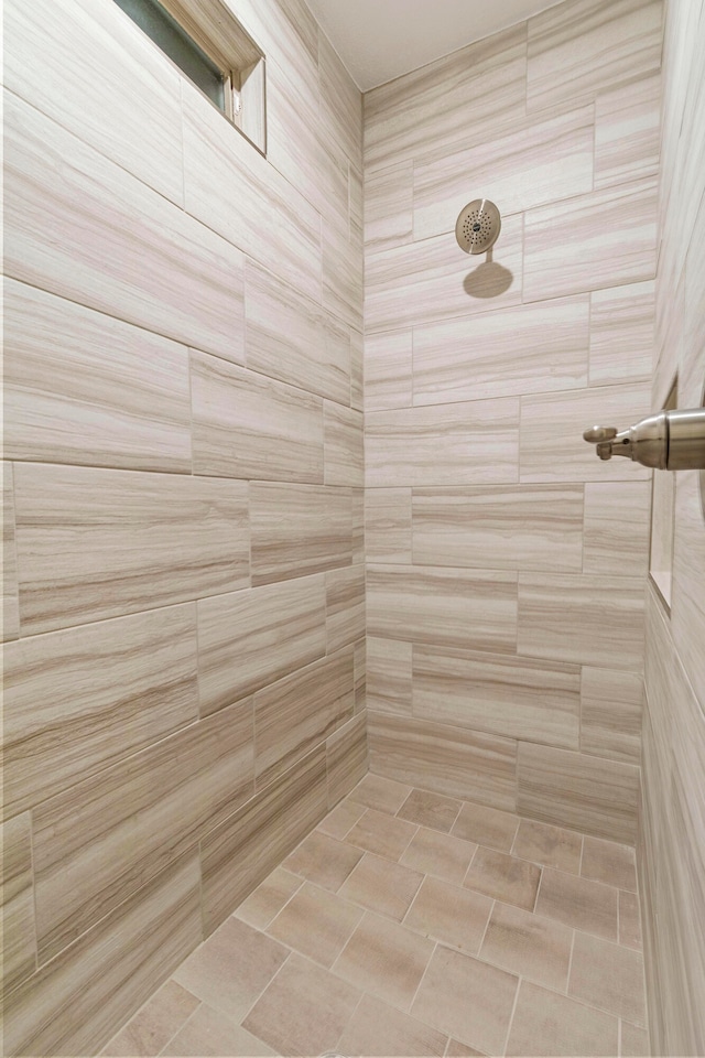 bathroom featuring tiled shower