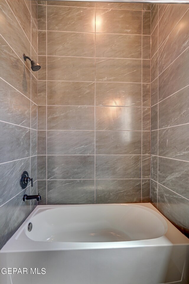 bathroom with shower / washtub combination