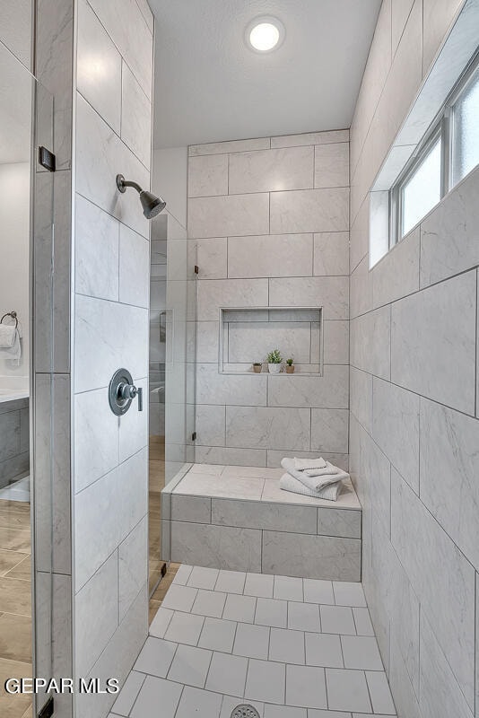 full bathroom featuring tiled shower