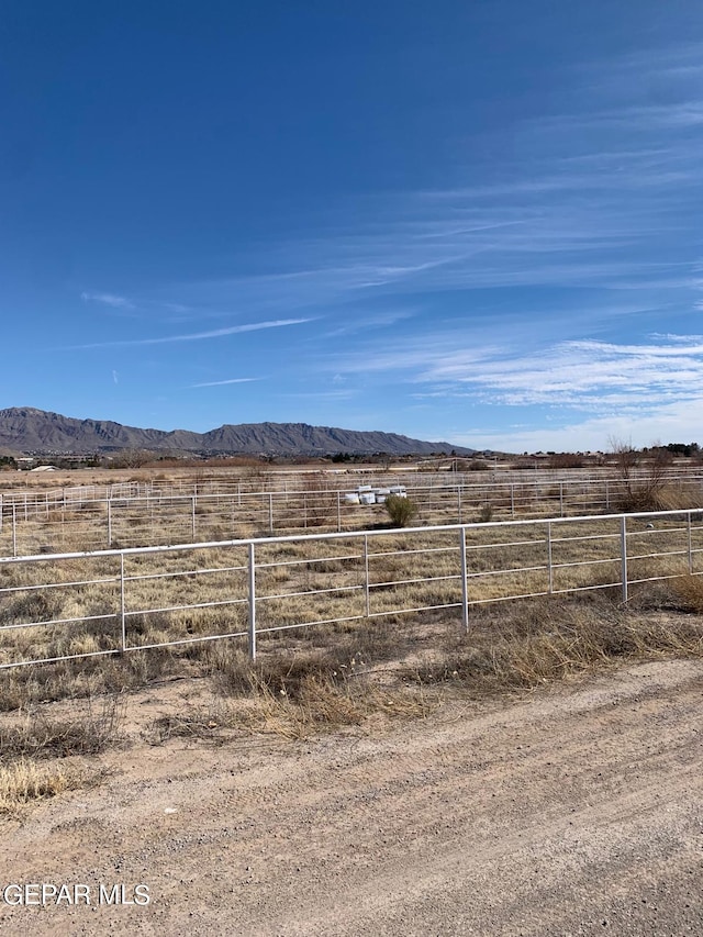 Listing photo 3 for 6004 Strahan Rd, El Paso TX 79932