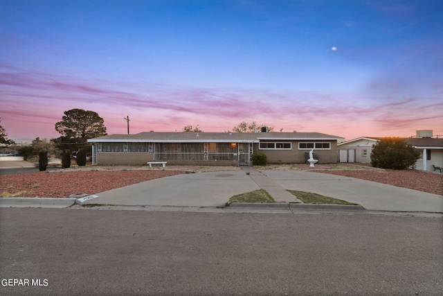 view of front of property