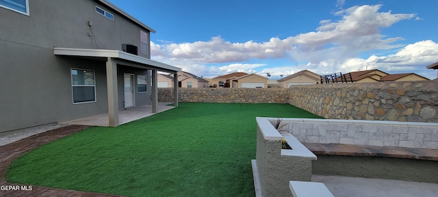 view of yard featuring a patio area