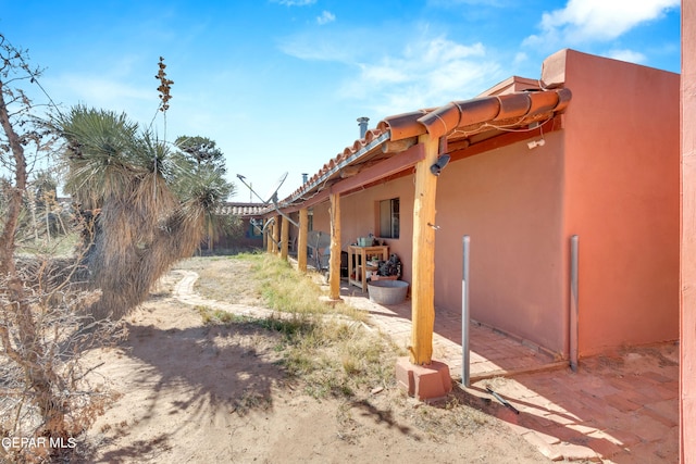 view of yard featuring a patio