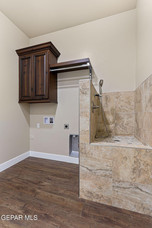 1848 Cimarron Park Dr, El Paso, TX 79911 - clothes washing area featuring electric dryer hookup, hookup for a gas dryer, baseboards, hookup for a washing machine, and dark wood-type flooring