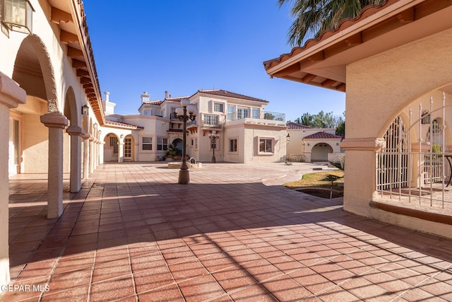 18 Via Placita, El Paso, TX 79927 - view of patio / terrace featuring a balcony and fence