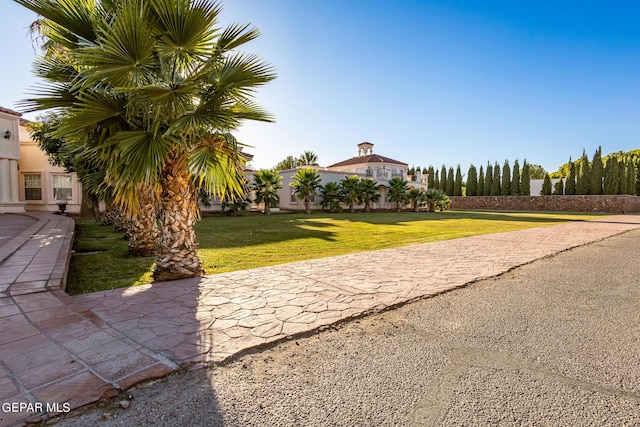 18 Via Placita, El Paso, TX 79927 - view of community with a lawn