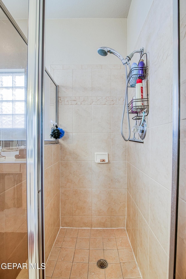 bathroom featuring tiled shower