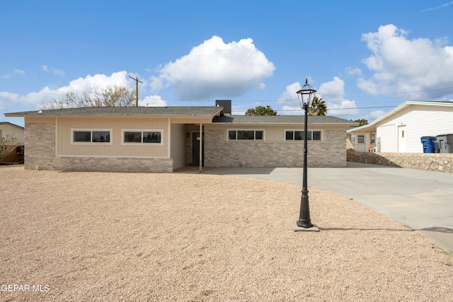 view of front facade featuring a patio