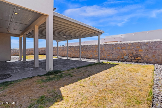 view of yard featuring a patio area