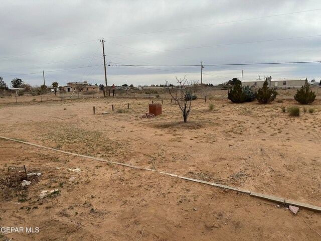 view of yard featuring a rural view