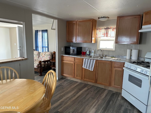 kitchen with sink, white range with gas stovetop, a textured ceiling, and dark hardwood / wood-style flooring