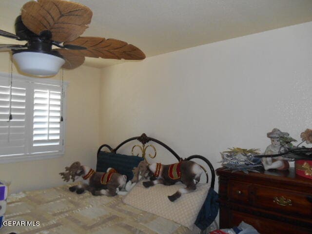 bedroom with ceiling fan