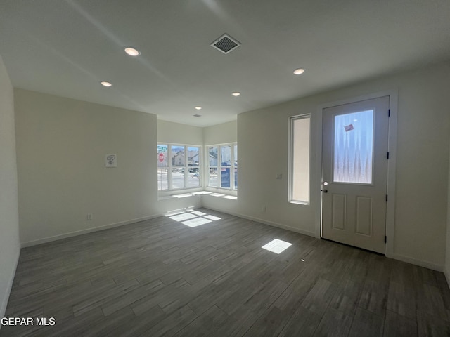 foyer entrance featuring dark wood-style floors, visible vents, recessed lighting, and baseboards