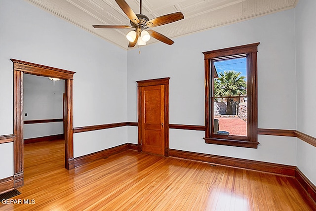 unfurnished room with light wood-type flooring and ceiling fan