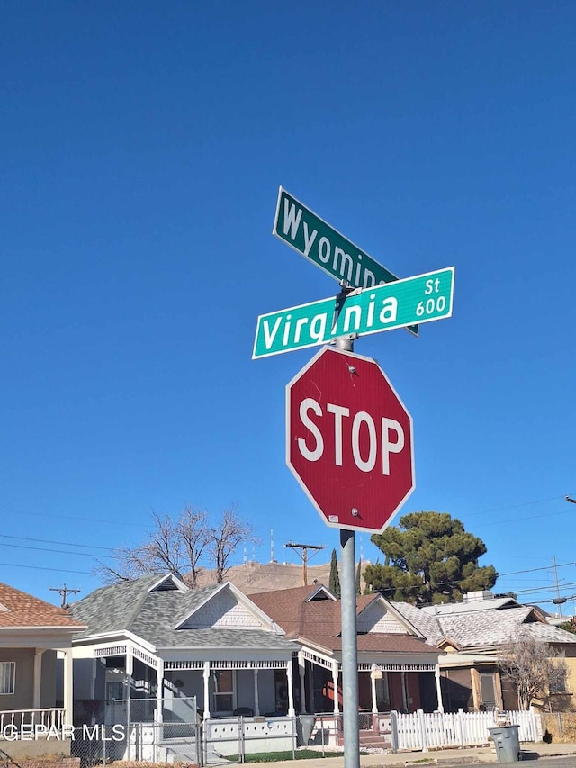 view of community / neighborhood sign