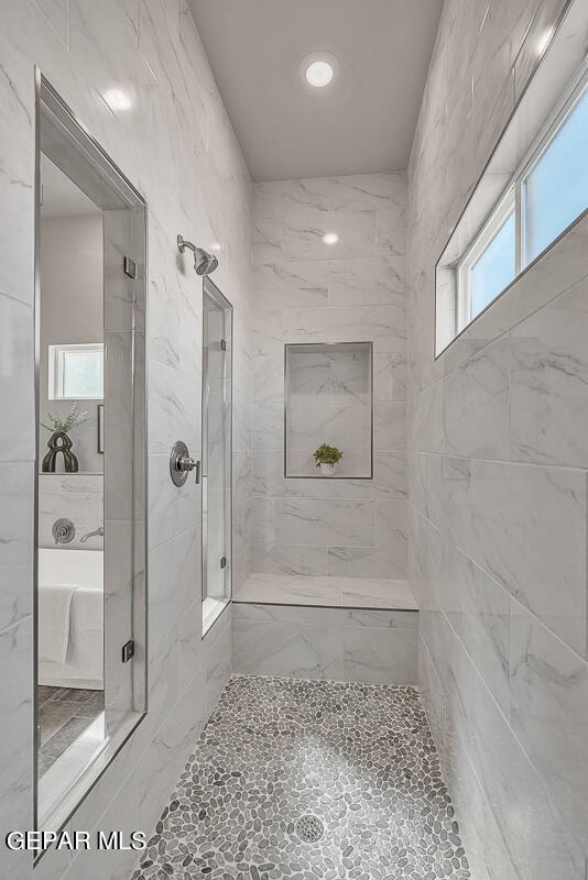 bathroom featuring tiled shower