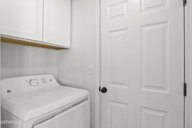 laundry area featuring cabinets and washer / dryer