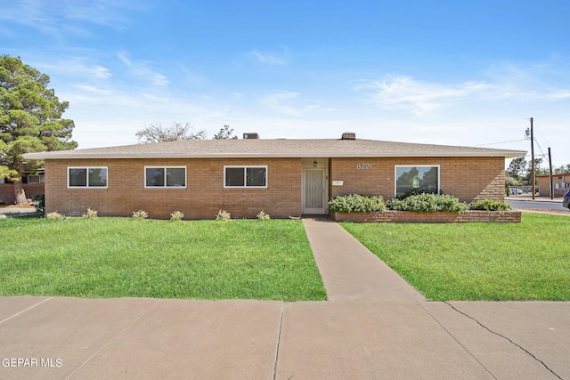 ranch-style home featuring a front lawn