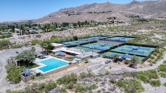 birds eye view of property featuring a mountain view