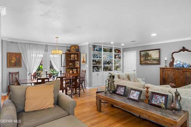 living area featuring light wood-style floors, recessed lighting, crown molding, and baseboards