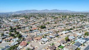 bird's eye view featuring a mountain view