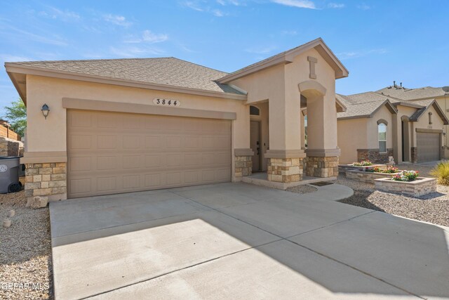 view of front facade featuring a garage