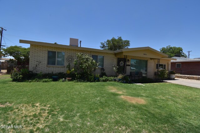 ranch-style house with a front yard