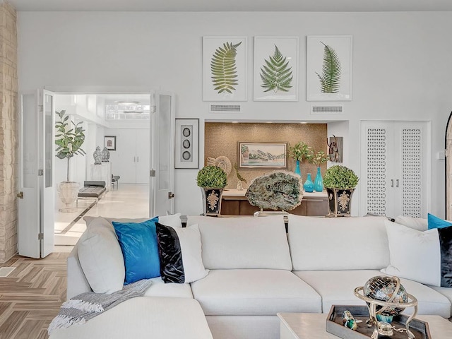 928 Singing Hills Dr, El Paso, TX 79912 - living area featuring visible vents