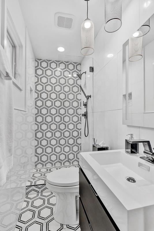 928 Singing Hills Dr, El Paso, TX 79912 - bathroom featuring a tile shower, visible vents, toilet, and vanity