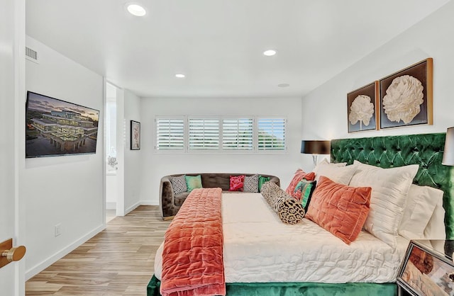 928 Singing Hills Dr, El Paso, TX 79912 - bedroom featuring light wood finished floors, baseboards, visible vents, and recessed lighting