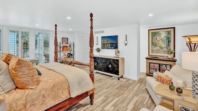 928 Singing Hills Dr, El Paso, TX 79912 - bedroom with visible vents, light wood-style flooring, baseboards, and recessed lighting