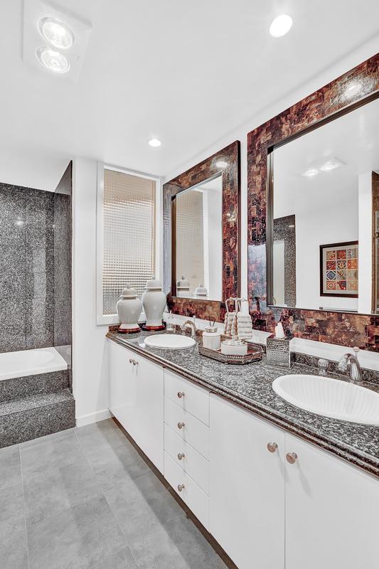 928 Singing Hills Dr, El Paso, TX 79912 - full bath featuring recessed lighting, a sink, double vanity, and a bathing tub