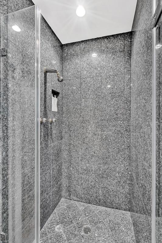 928 Singing Hills Dr, El Paso, TX 79912 - bathroom with a tile shower