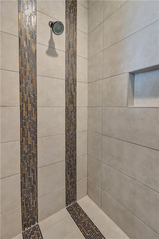 1701 Bull Ring St, El Paso, TX 79928 - bathroom with a tile shower