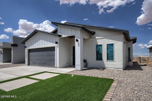 view of front of home featuring a garage and a front yard