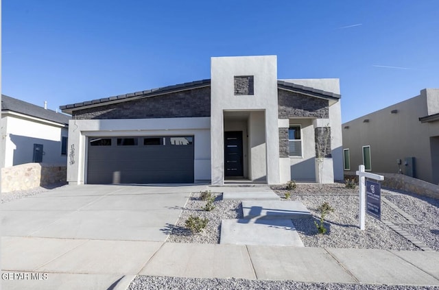 view of front facade featuring a garage