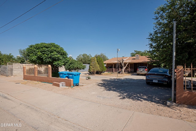 view of front facade featuring fence private yard