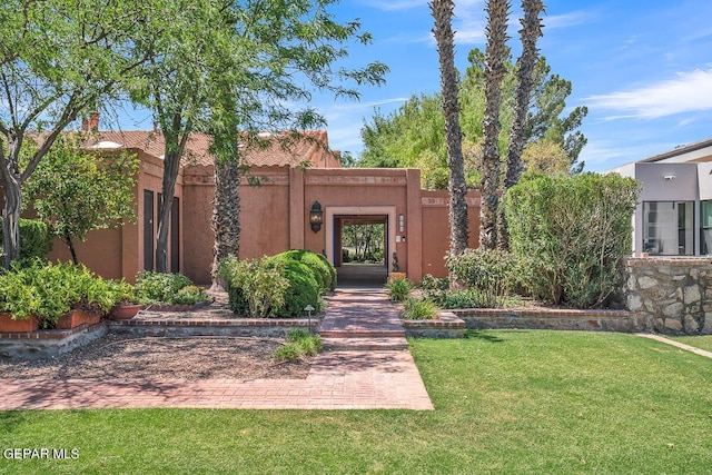 view of front of property with a front yard