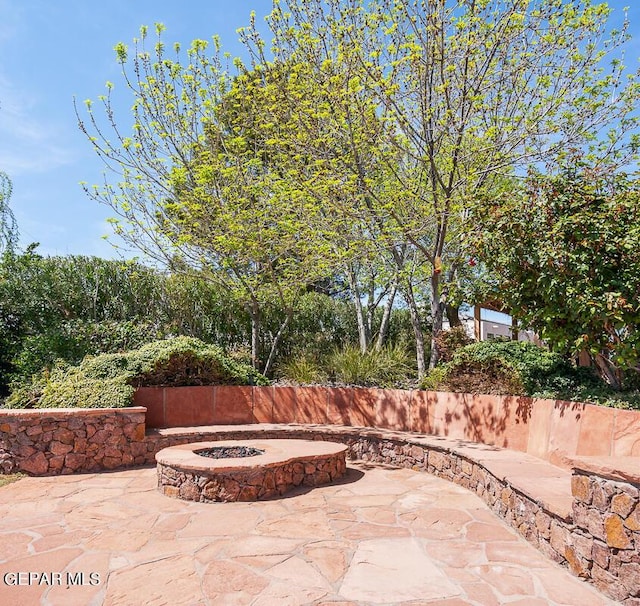 view of patio featuring an outdoor fire pit