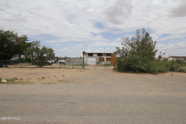 Listing photo 3 for 856 Amador Dr, Chaparral NM 88081