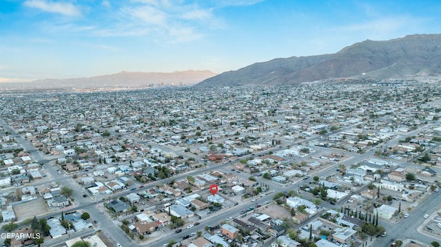 birds eye view of property featuring a mountain view