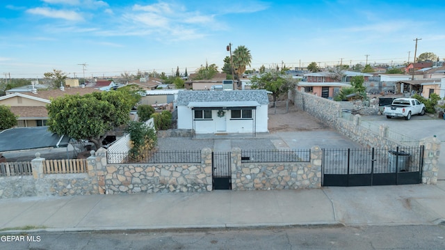 view of front of property