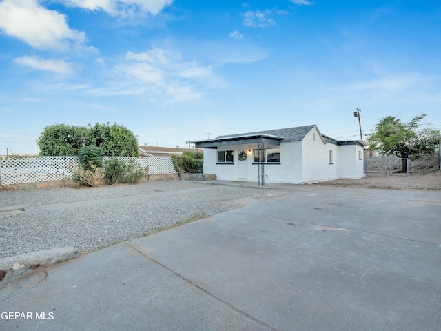 view of front of property